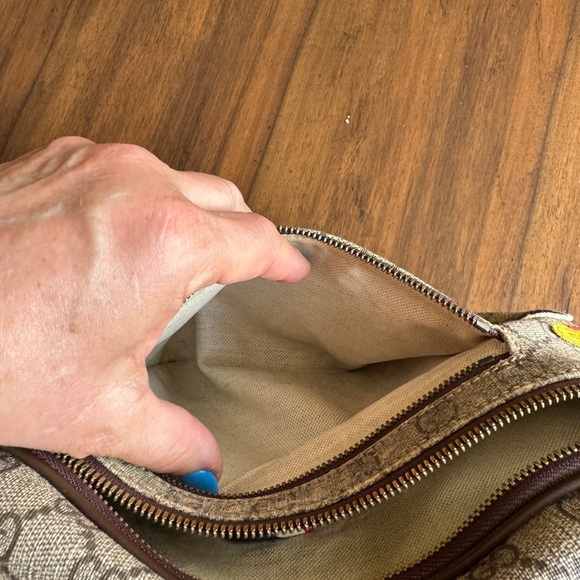 GUCCI COURIER ZIP BUM BAG WITH APPLIQUÉS - Picture 9 of 16